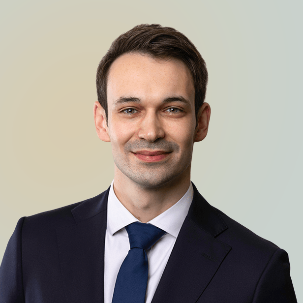 Headshot of Elliott Hastings-Rose