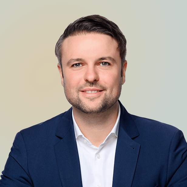 Headshot of Philipp Isbarn