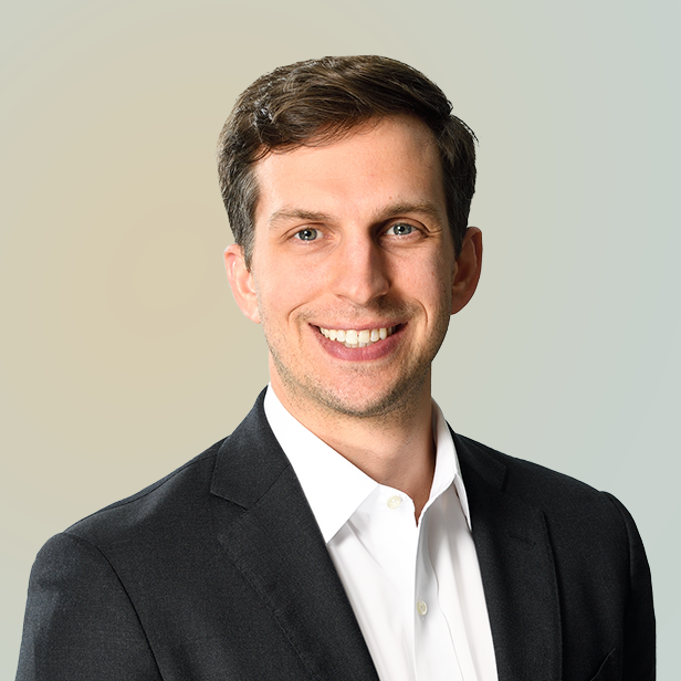 Headshot of Alex Mezey