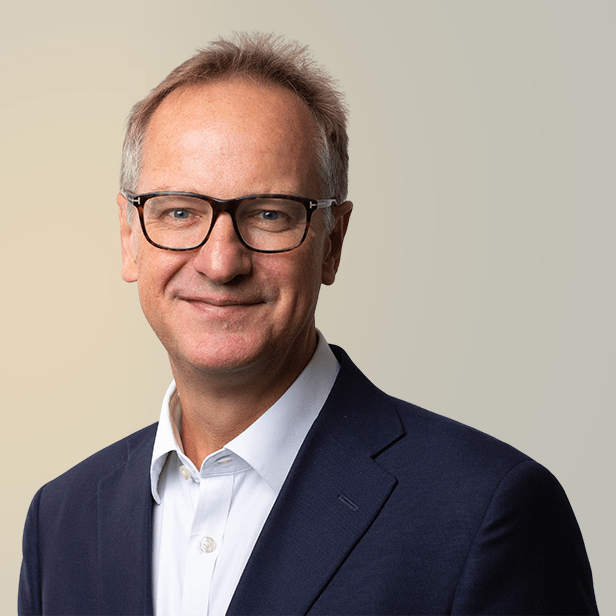 Headshot of Julian Moore