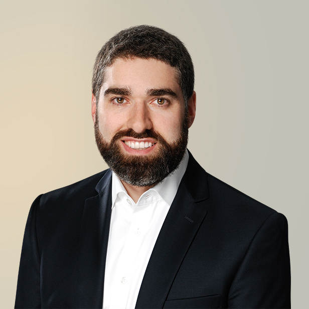 Headshot of Lucas Weiss